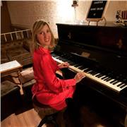 Profesora de inglés, francés y de repaso con Diplomatura de Turismo, Master Universitario en Direccion y Planificación Turística y Master Universitario en Formación del Profesorado de ESO, Bachillerato, FP e idiomas.Larga experiencia